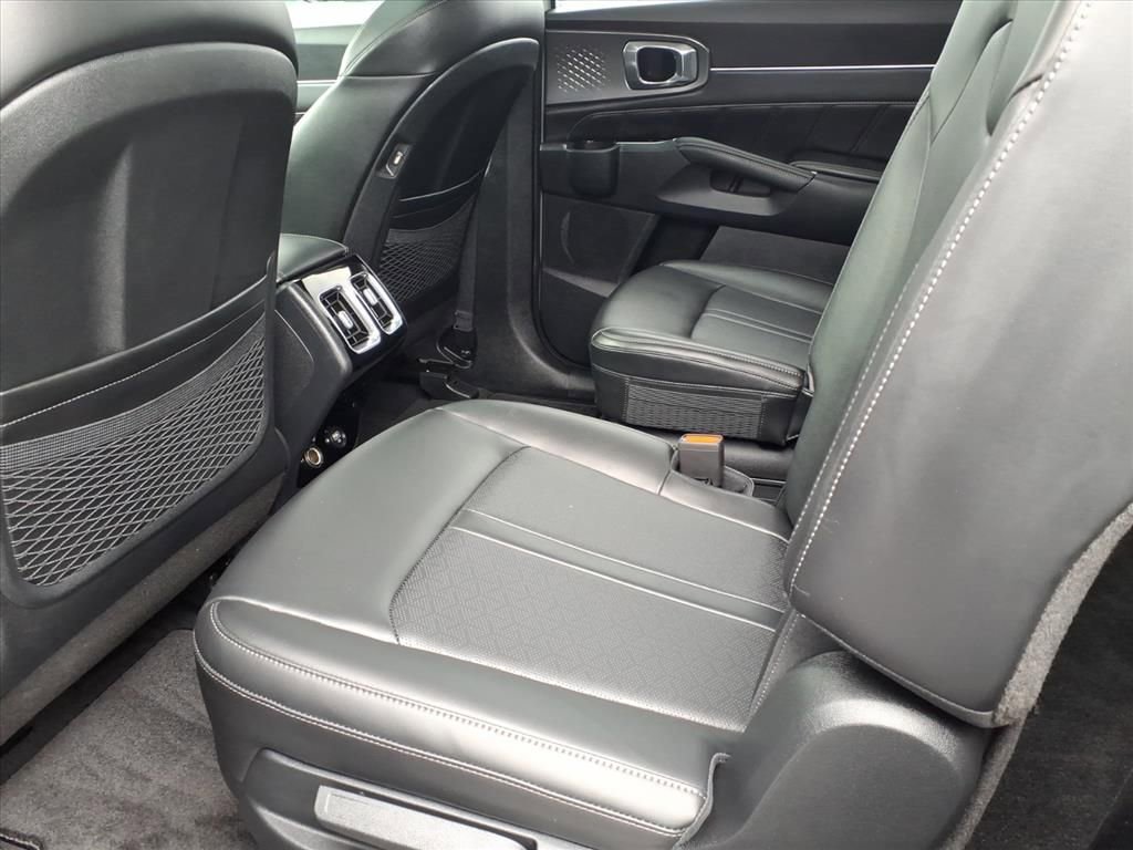 Used 2023 Kia Sorento SX AWD/4WD image 17