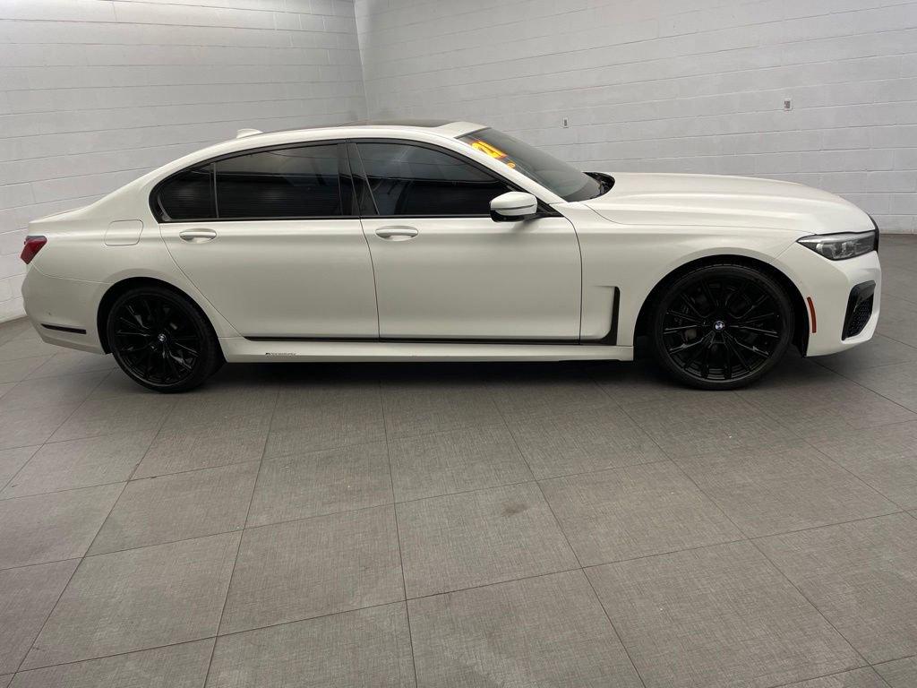 Used 2021 BMW 740i w/ M Sport Package RWD image 5