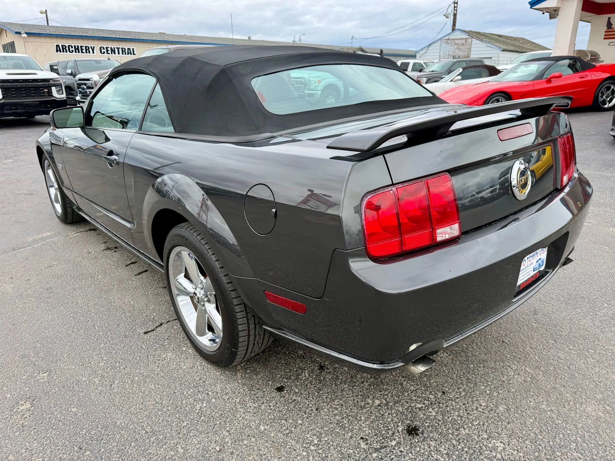 Used 2008 Ford Mustang GT RWD image 3
