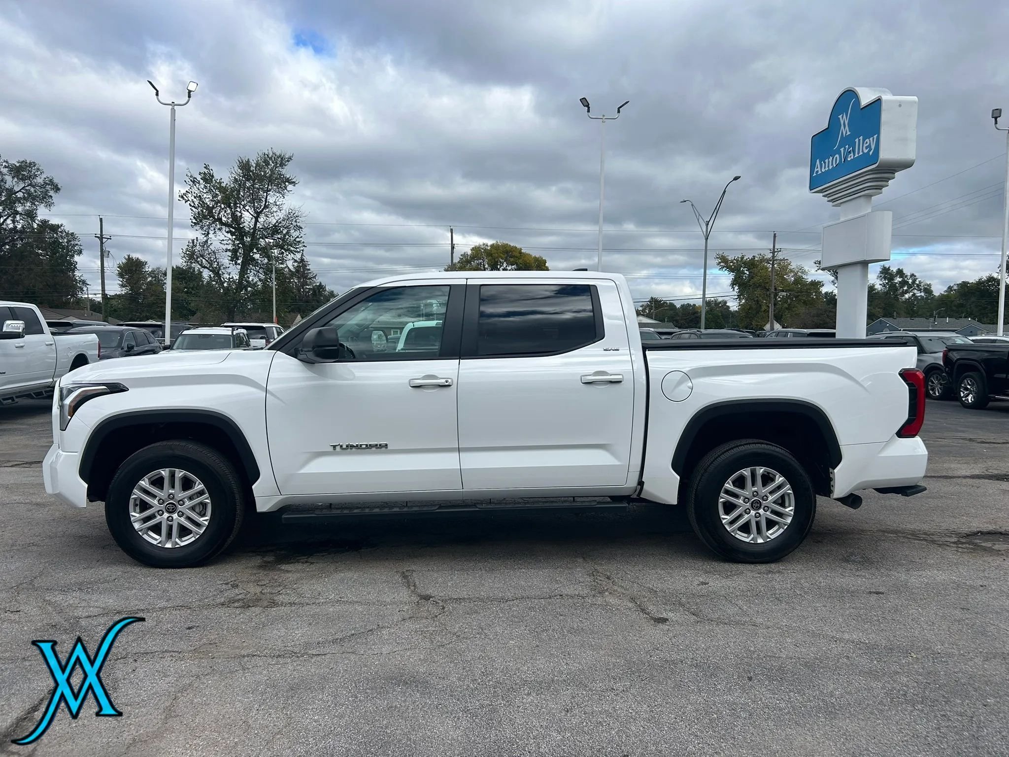 Used 2024 Toyota Tundra SR5 w/ SR5 Premium Package AWD/4WD image 4