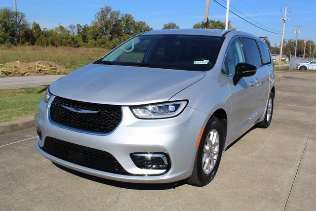 Used 2024 Chrysler Pacifica Touring-L