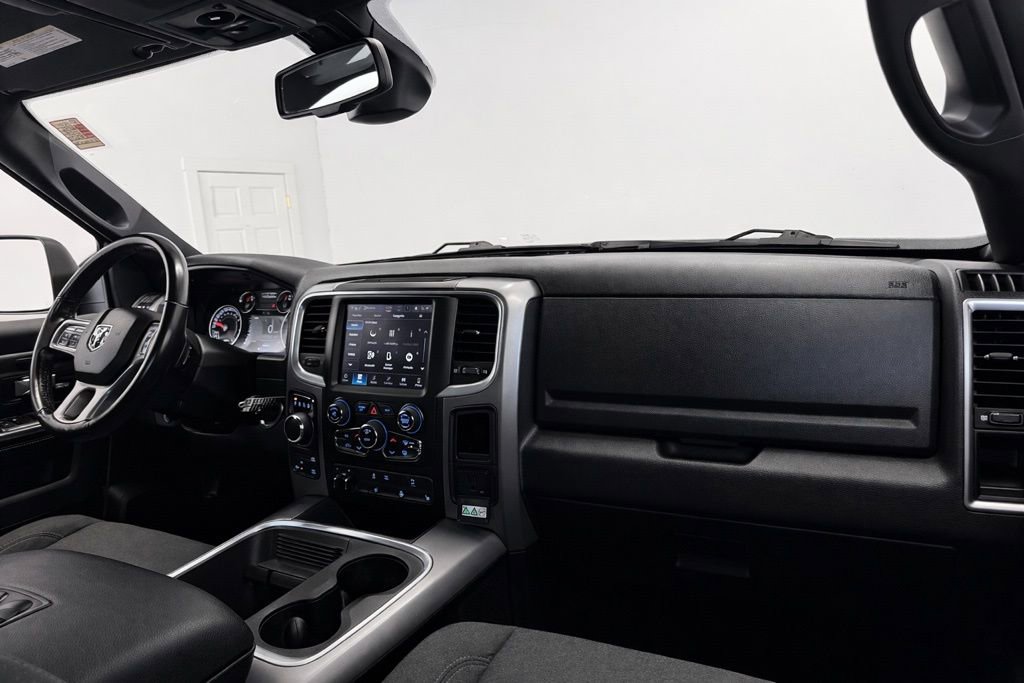 Used 2022 RAM 1500 Classic SLT AWD/4WD image 18
