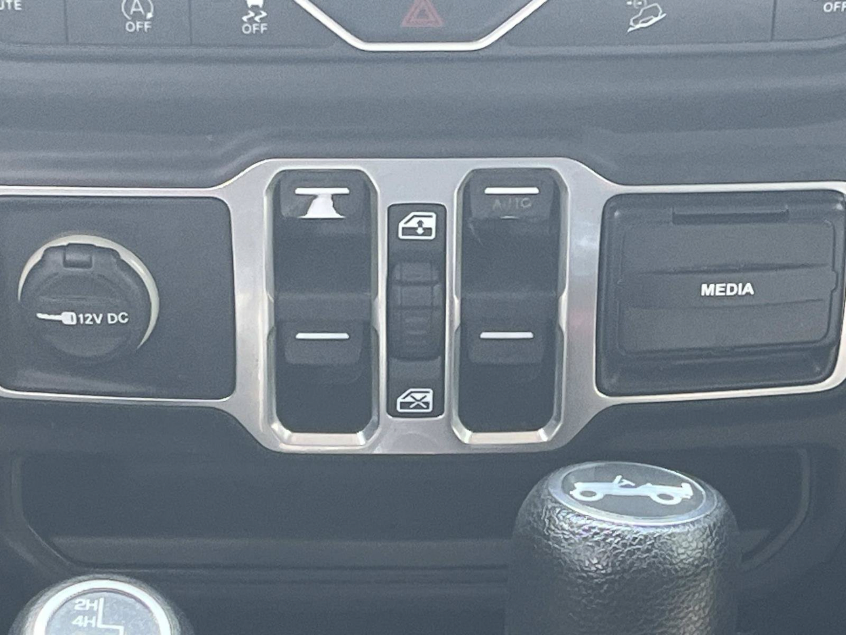 Used 2018 Jeep Wrangler Unlimited Sport S AWD/4WD image 13