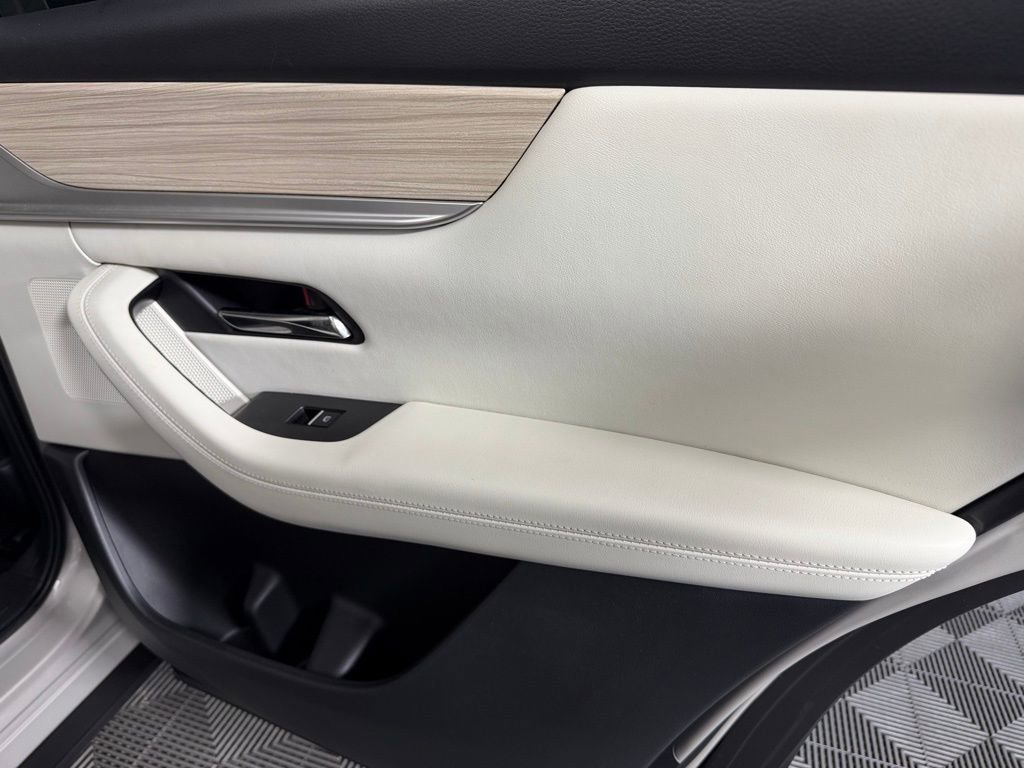 Used 2024 MAZDA CX-90 Plug-In Hybrid w/ Premium Plus image 31