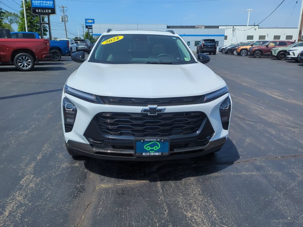 Certified 2024 Chevrolet Trax ACTIV w/ Sunroof Package FWD image 3