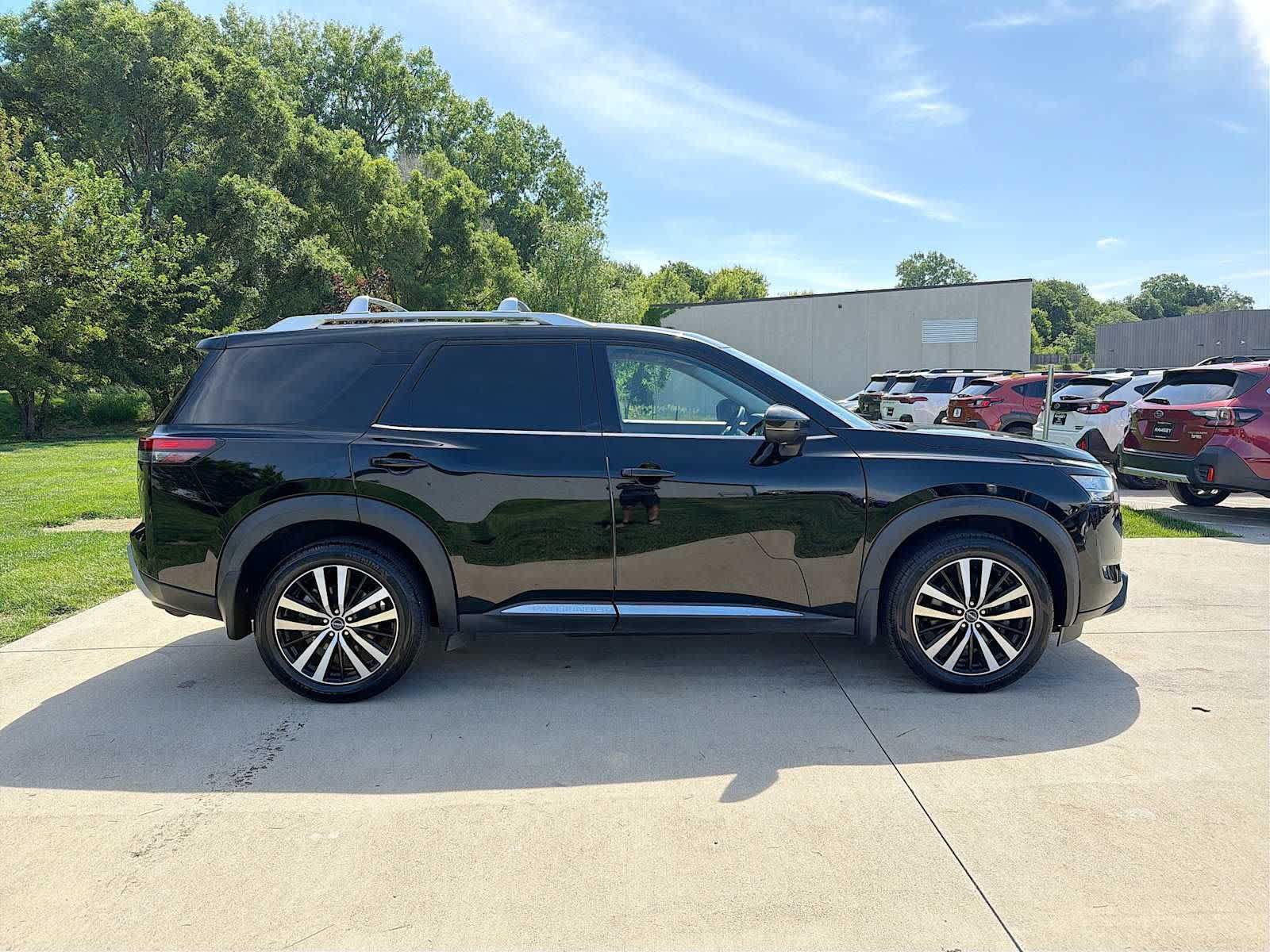 Used 2023 Nissan Pathfinder Platinum AWD/4WD image 7