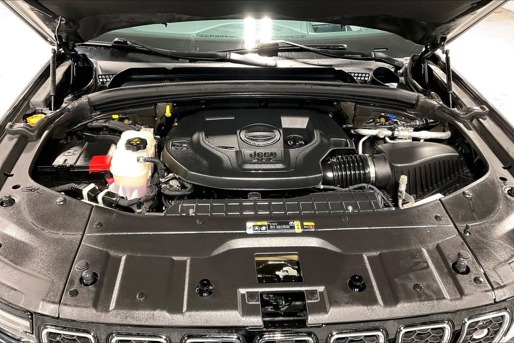 Used 2022 Jeep Grand Cherokee Overland w/ Adv Protech Group III image 12