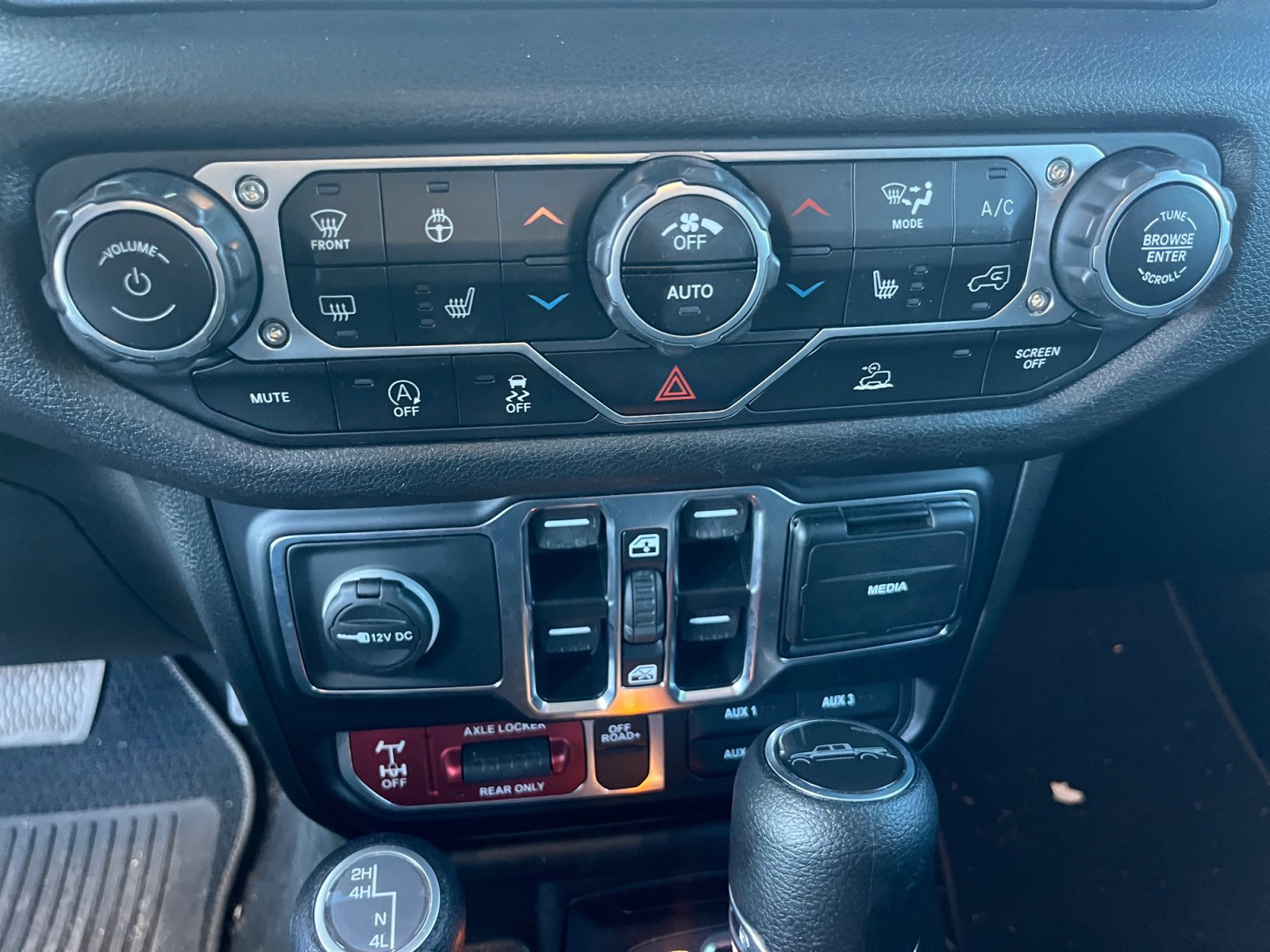 Used 2024 Jeep Gladiator Sport image 30