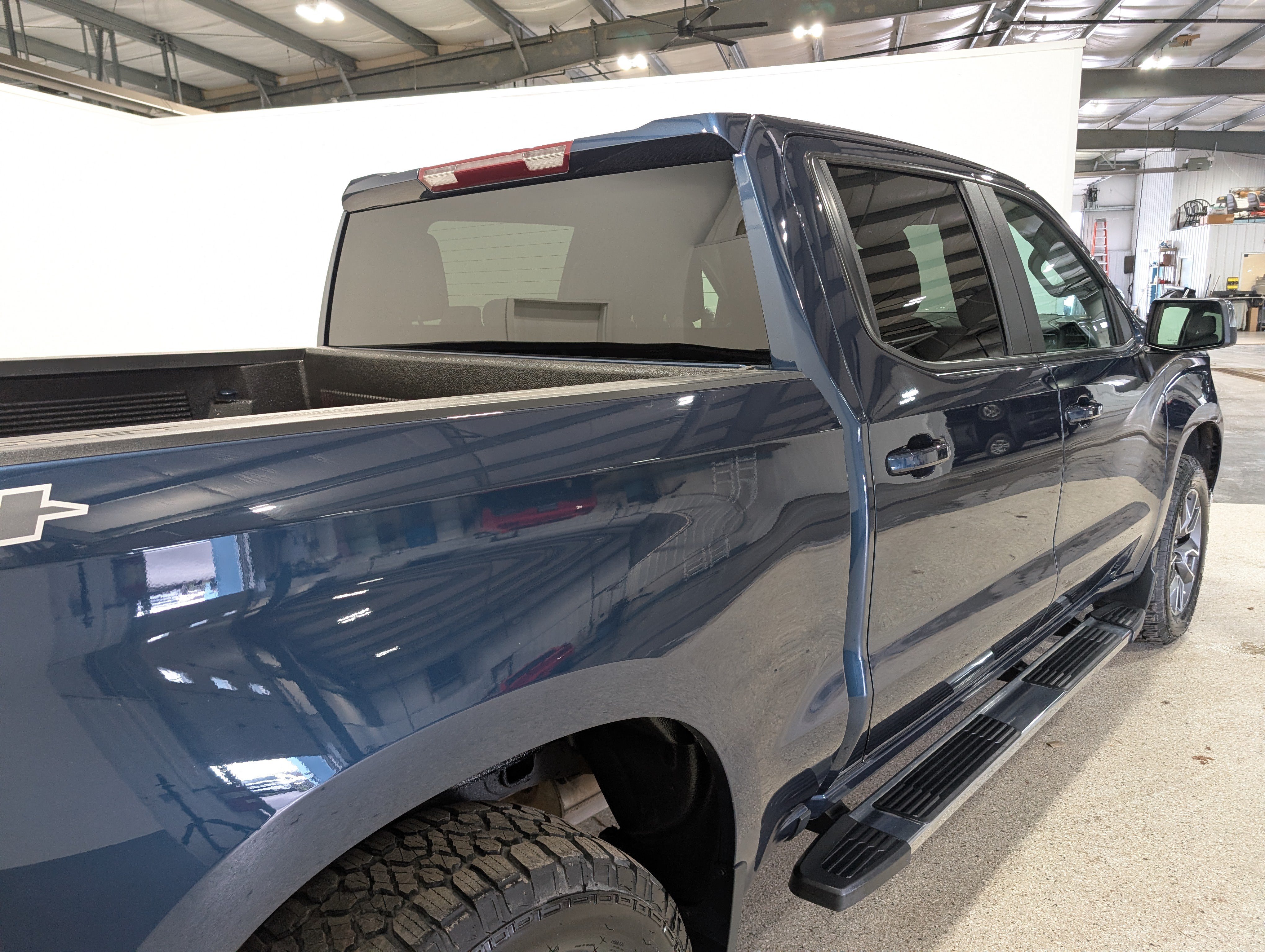 Used 2022 Chevrolet Silverado 1500 LT AWD/4WD image 3