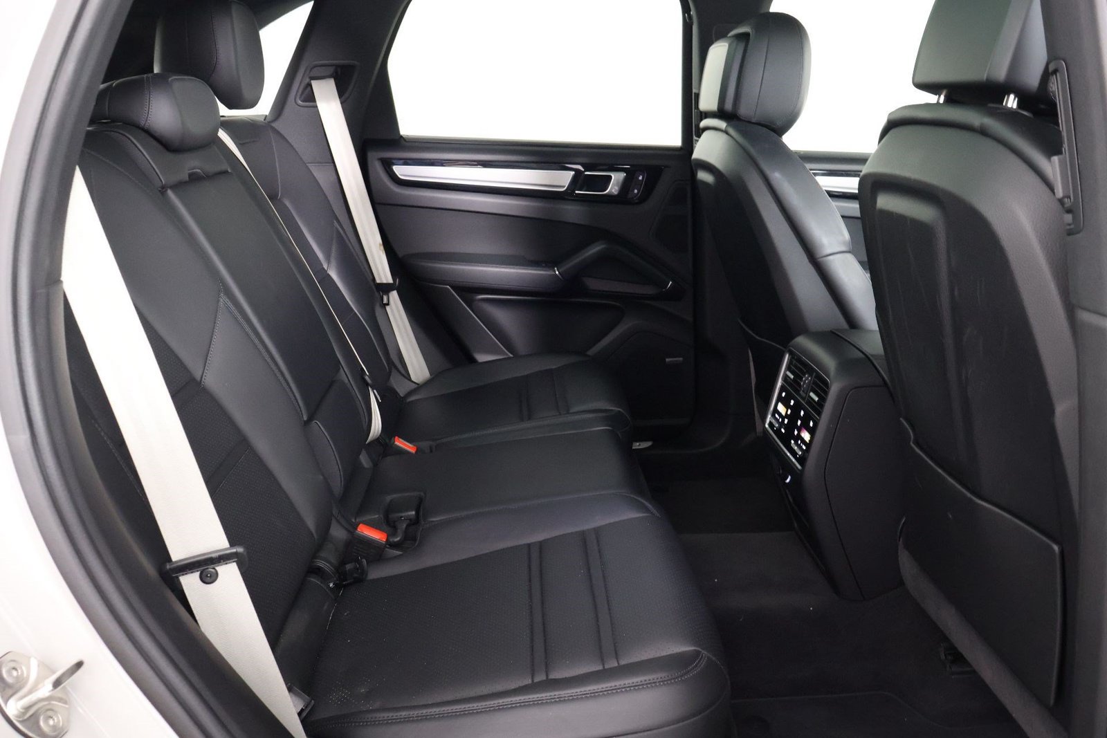Certified 2023 Porsche Cayenne Platinum Edition AWD/4WD image 32