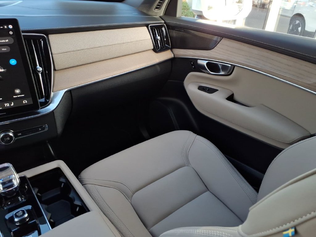 Certified 2026 Volvo XC90 B6 Plus AWD/4WD image 22
