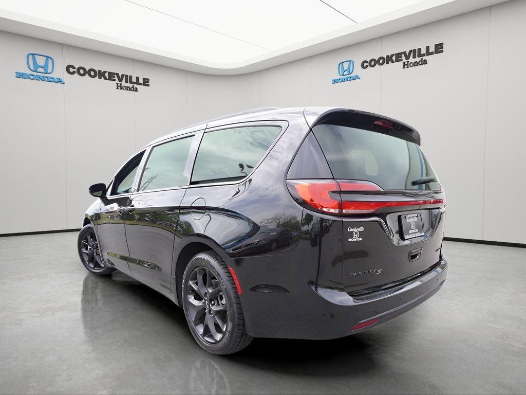 Used 2025 Chrysler Pacifica Limited image 8