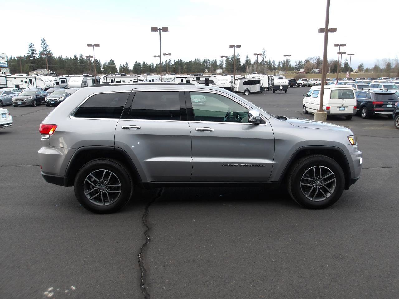 Used 2017 Jeep Grand Cherokee Limited w/ Luxury Group II image 6