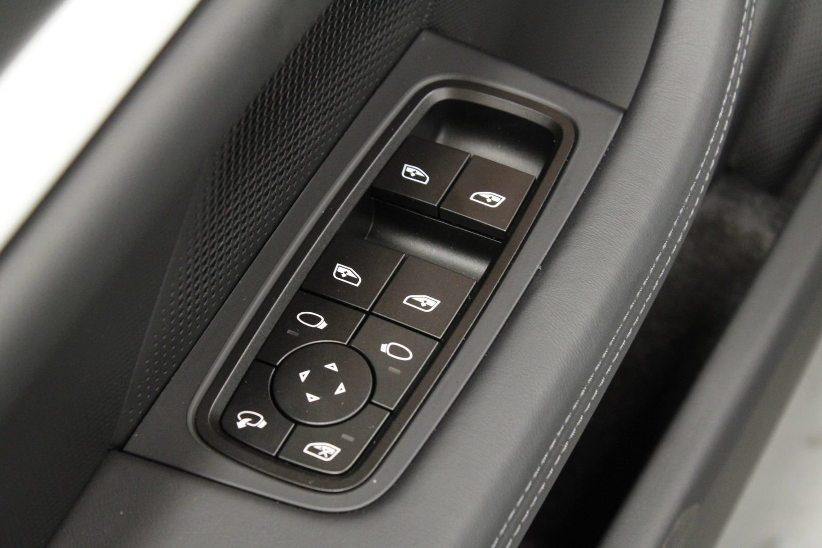 New 2026 Porsche Taycan AWD/4WD image 28