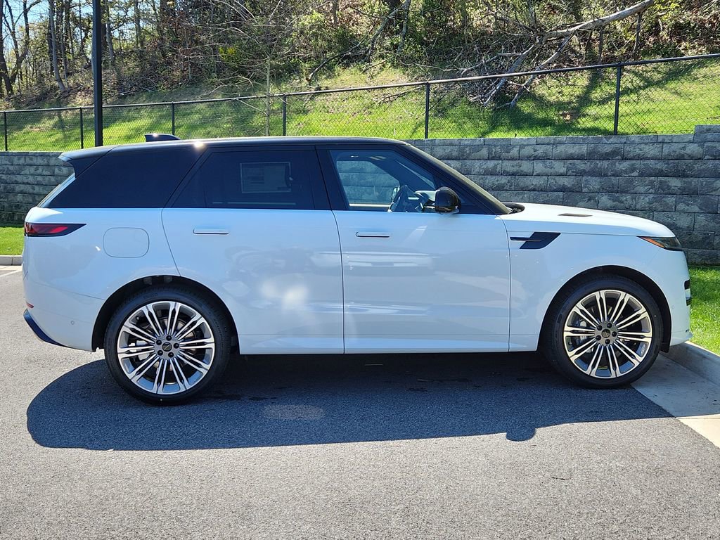 New 2026 Land Rover Range Rover Sport Dynamic SE AWD/4WD image 11
