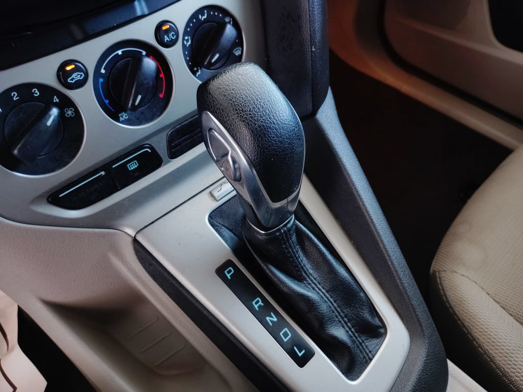 Used 2013 Ford Focus SE FWD image 29