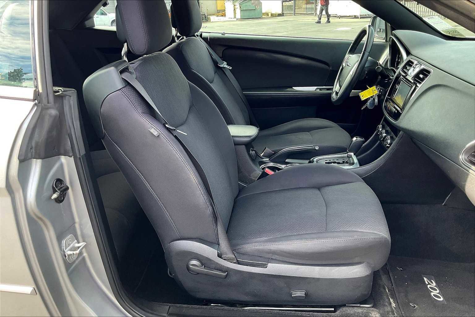 Used 2013 Chrysler 200 Touring image 10