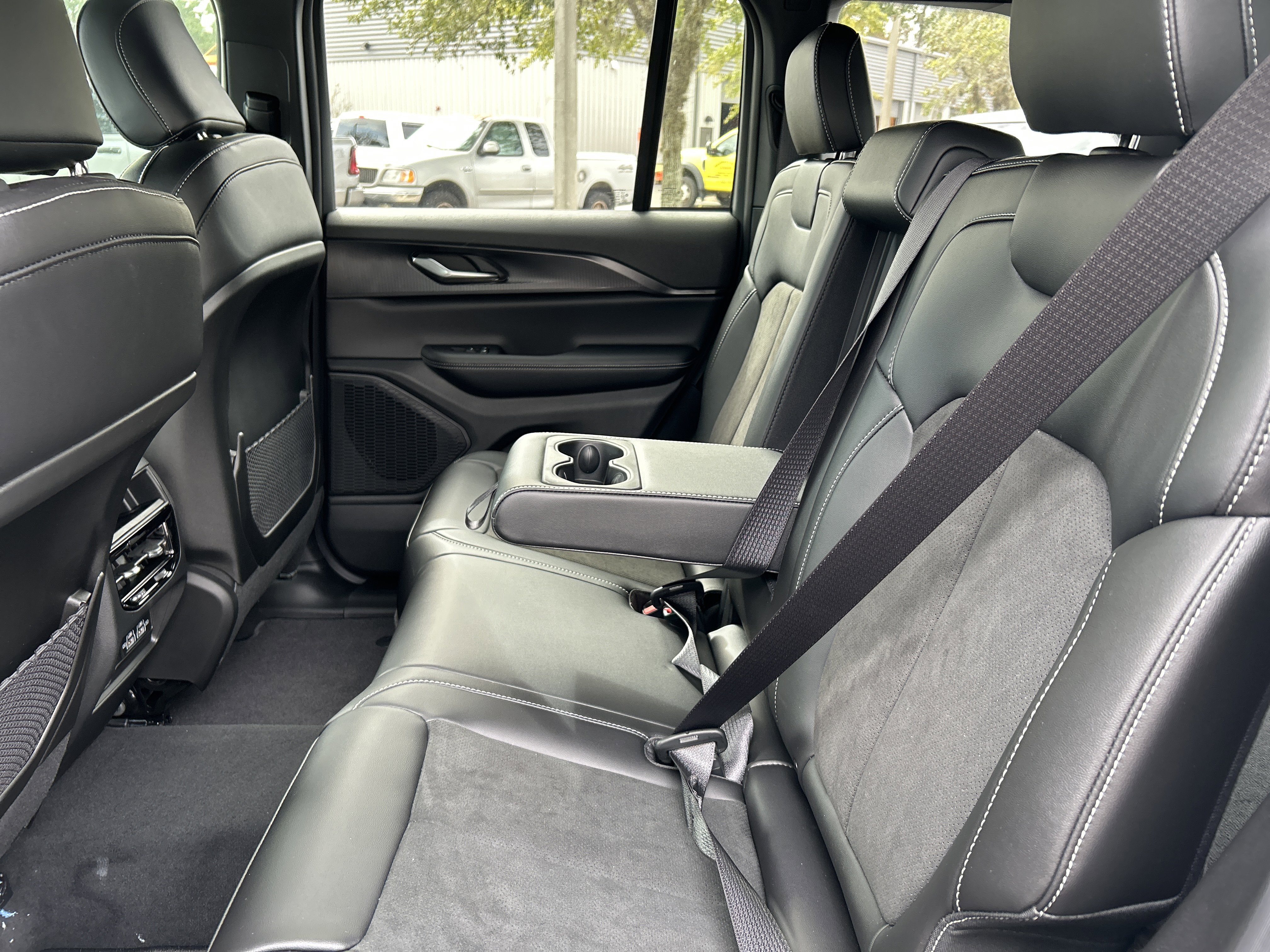 New 2025 Jeep Grand Cherokee Altitude image 38