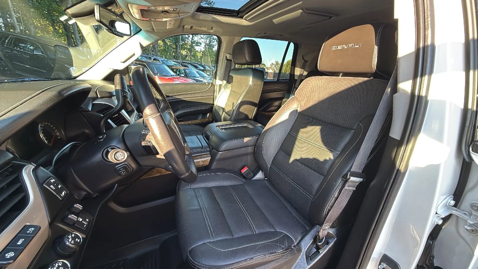 Used 2016 GMC Yukon Denali w/ Open Road Package image 12