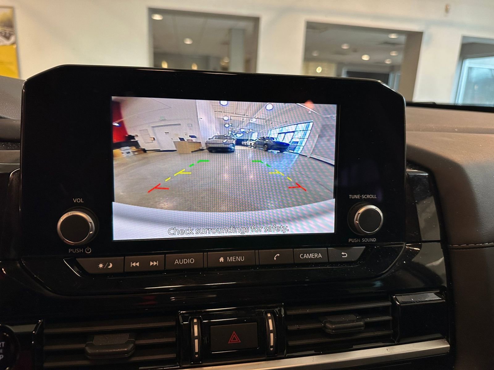 Used 2025 Nissan Pathfinder SV image 25