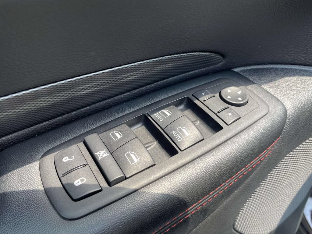 Used 2025 Dodge Durango GT AWD/4WD image 17