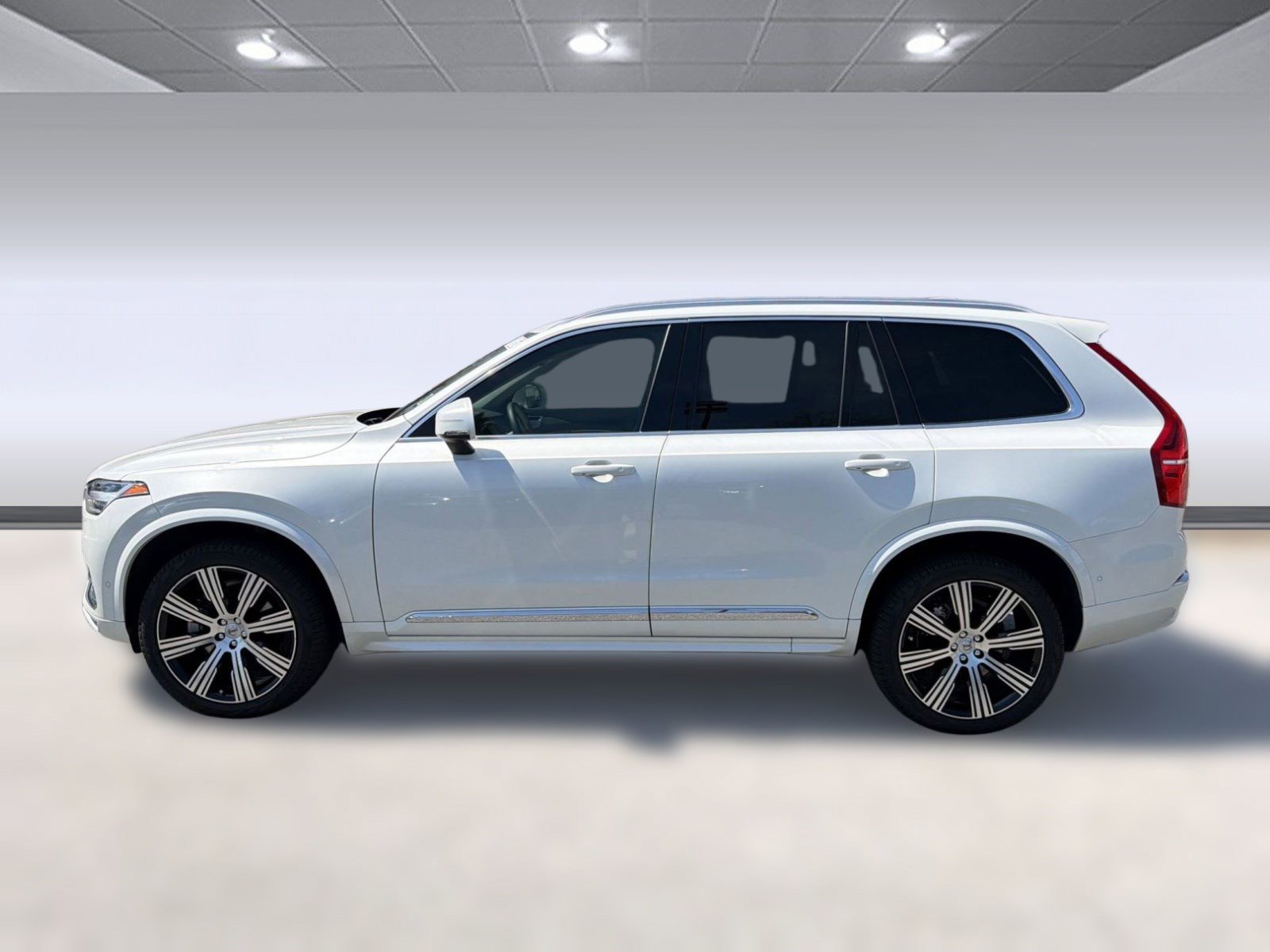 Certified 2023 Volvo XC90 B6 Ultimate w/ Lounge Package AWD/4WD image 2