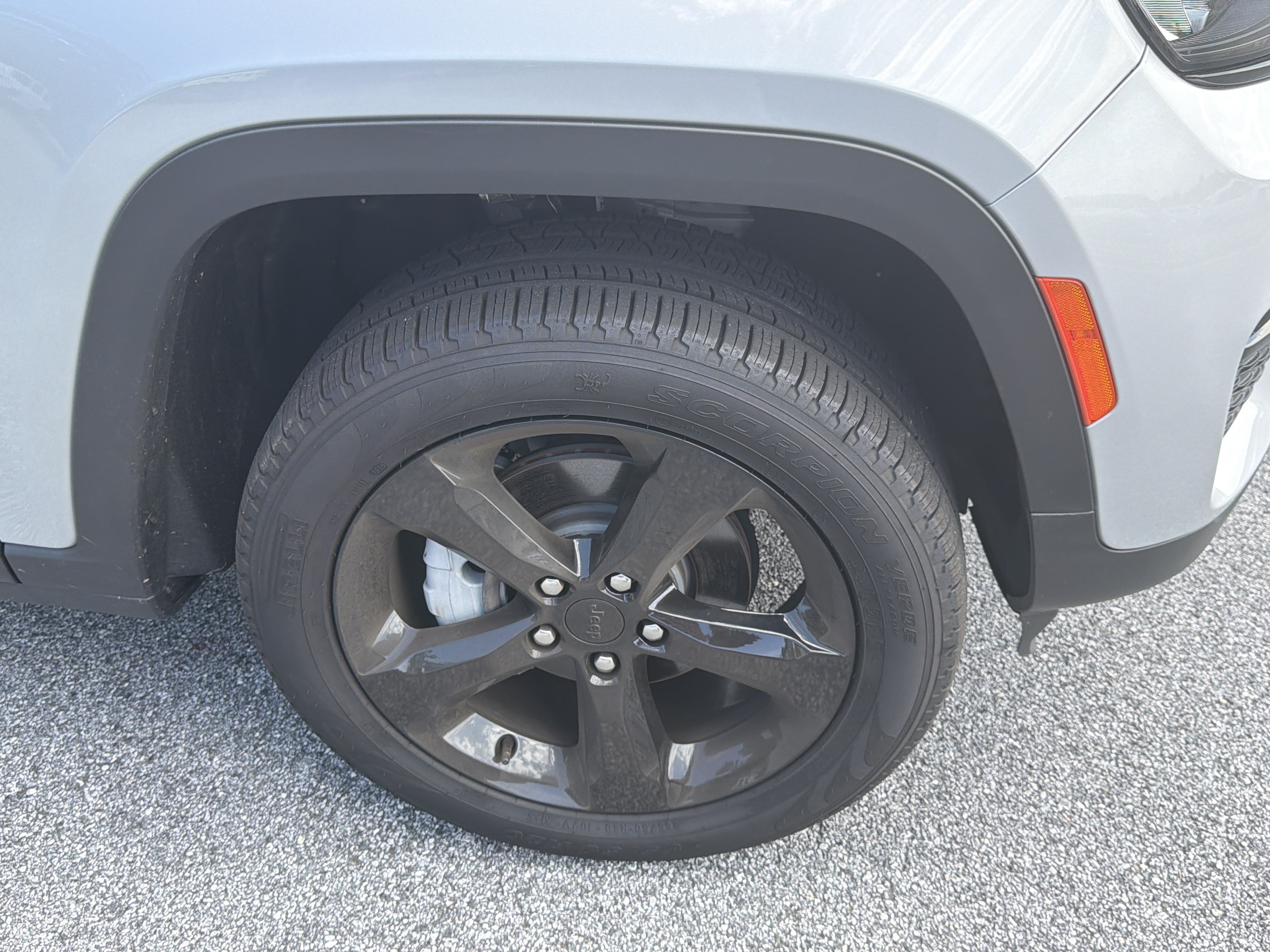 New 2025 Jeep Grand Cherokee Limited w/ Black Appearance Package RWD image 14