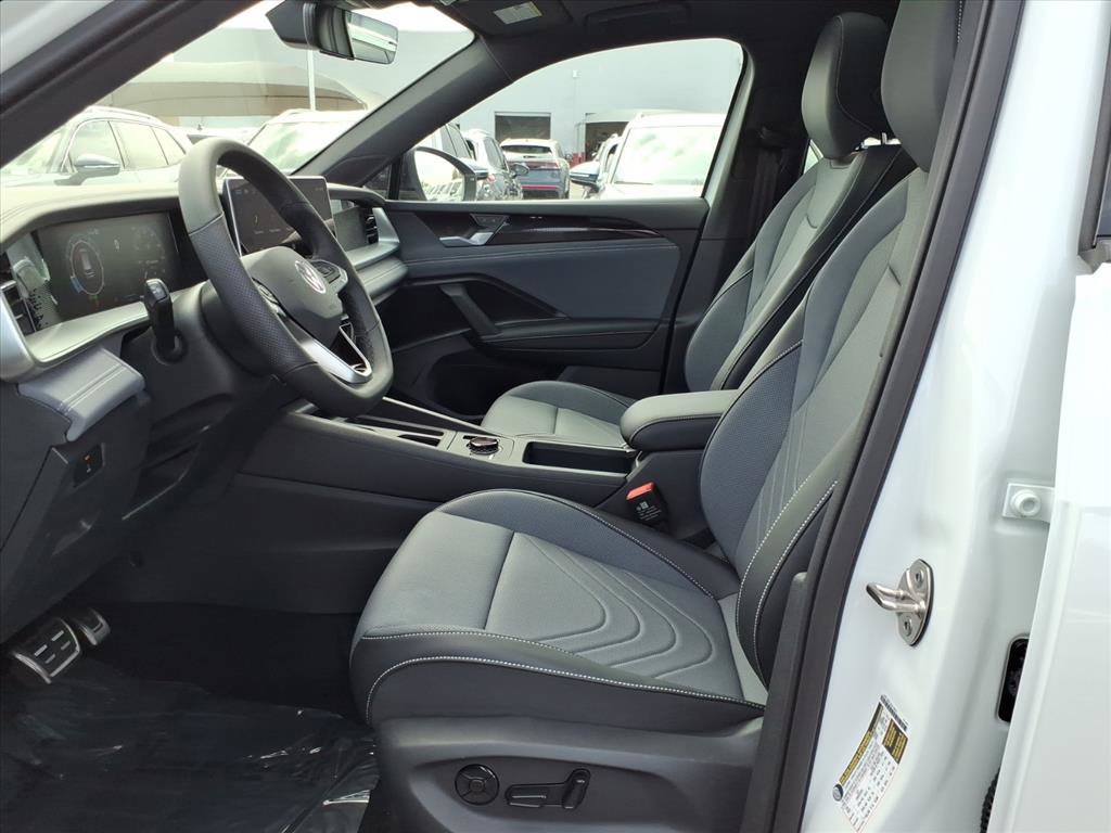 New 2026 Volkswagen Tiguan SE R-Line image 11