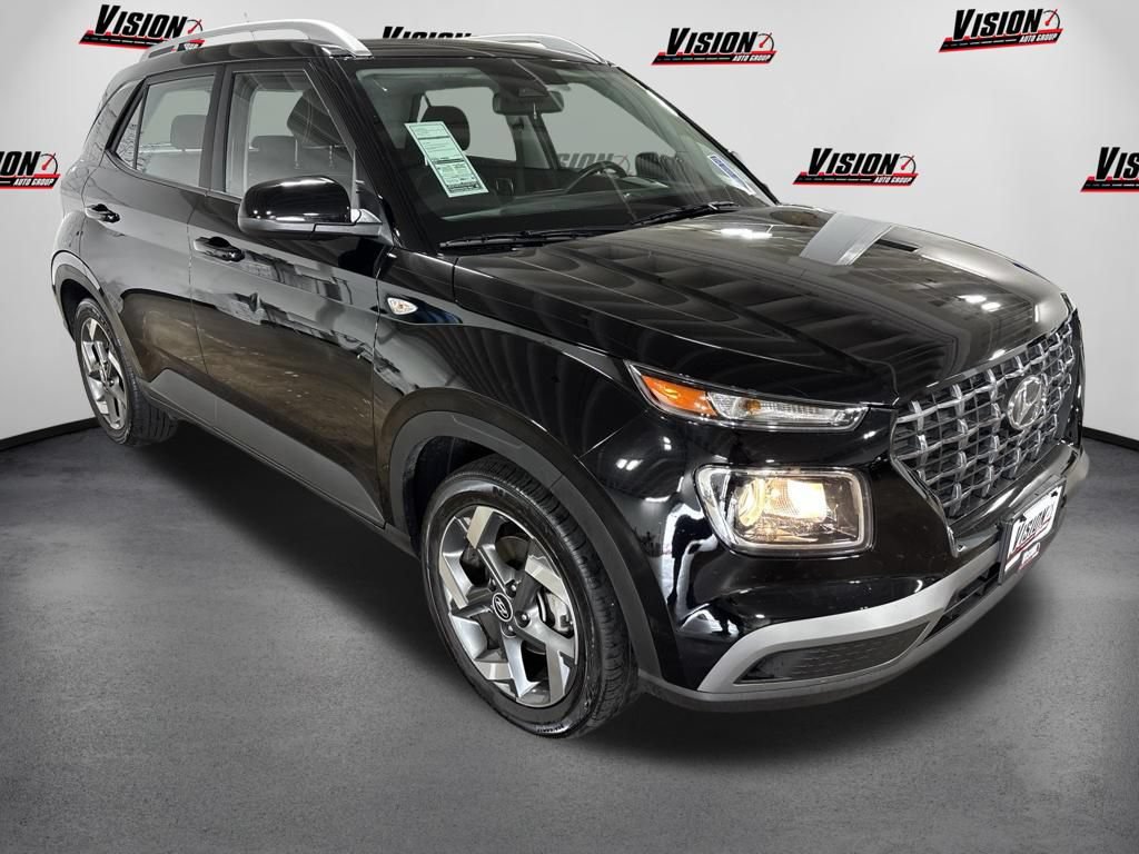 Used 2023 Hyundai Venue SEL w/ Cargo Package FWD image 3