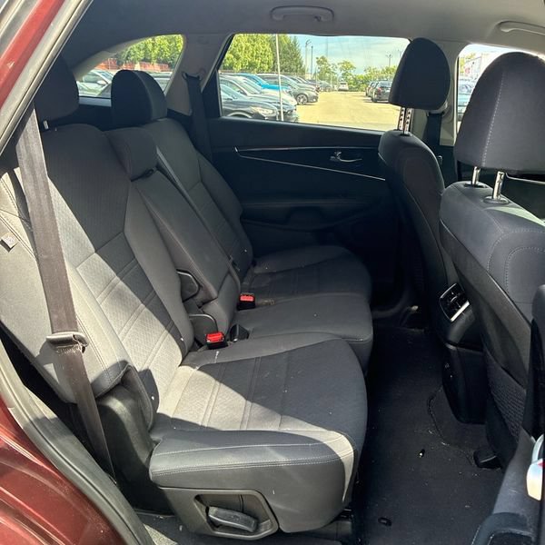 Used 2019 Kia Sorento FWD V6 image 23