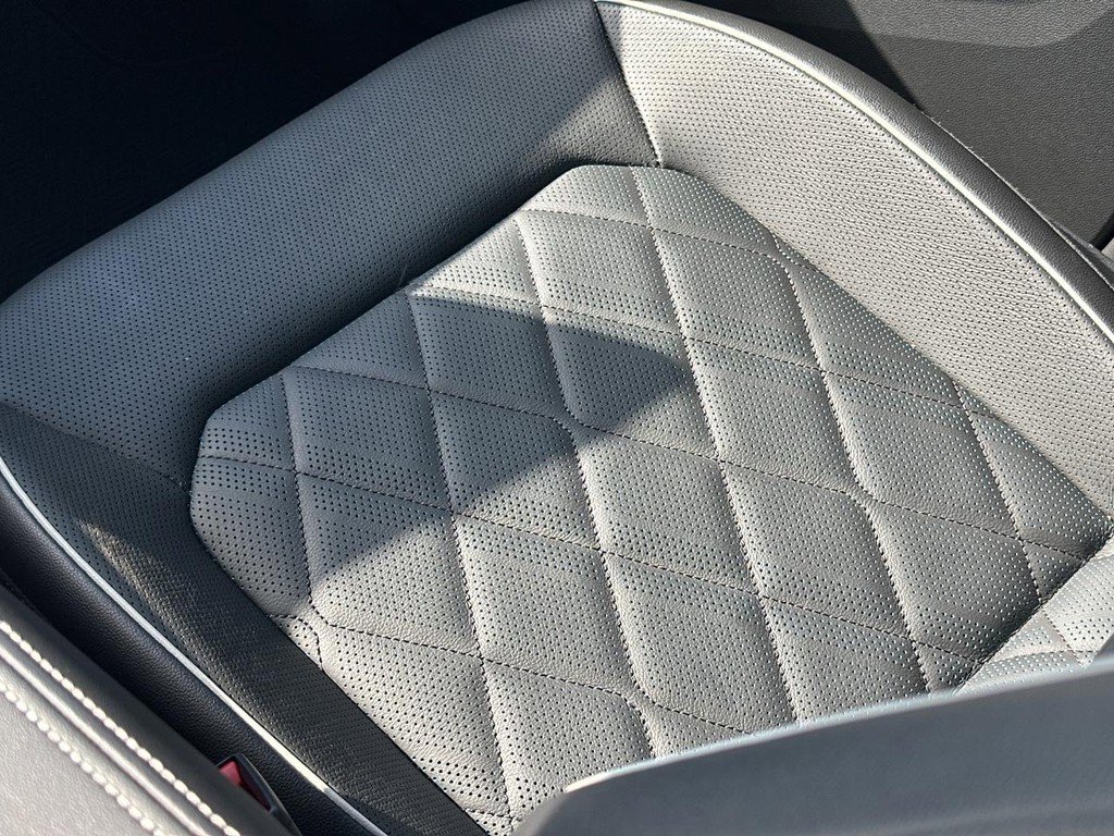 Used 2025 Volkswagen Atlas Cross Sport SEL Premium R-Line image 17