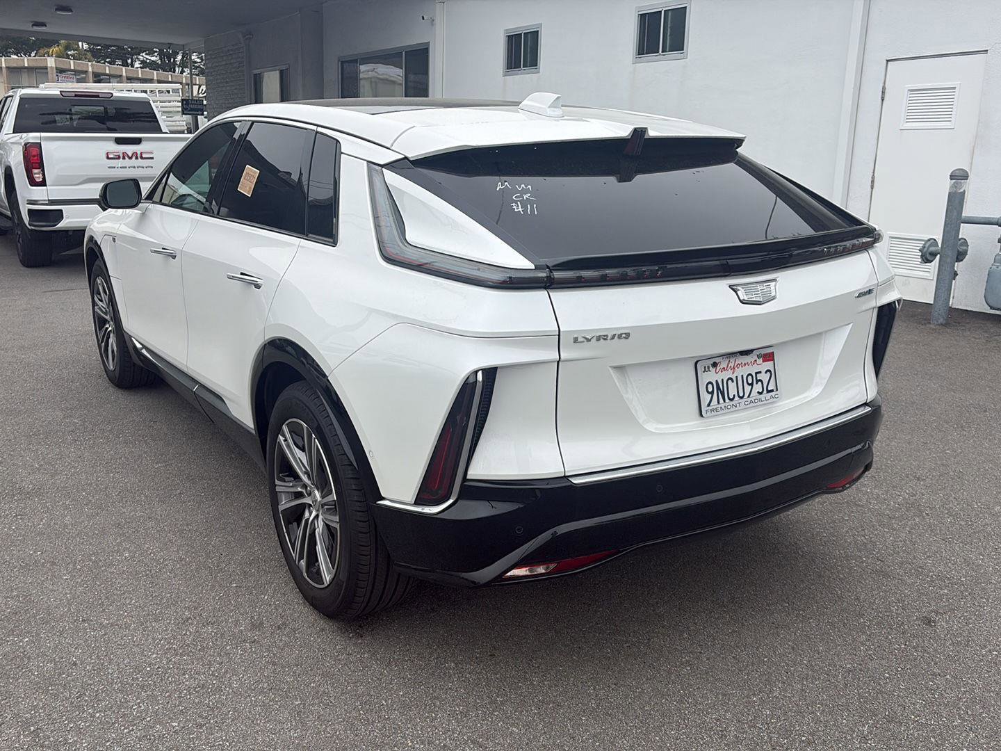 Used 2024 Cadillac Lyriq Luxury RWD image 5