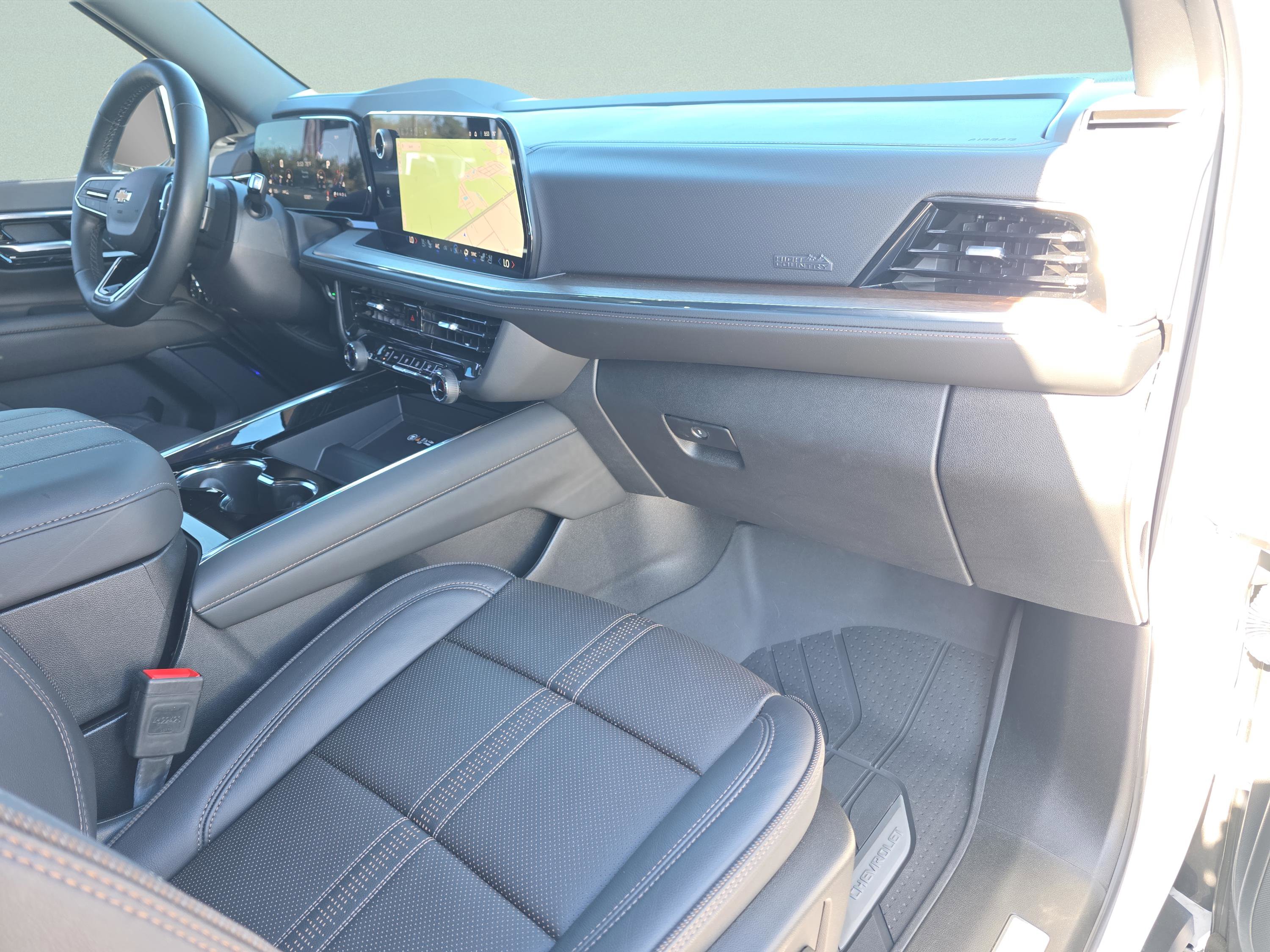 Used 2025 Chevrolet Suburban High Country image 15