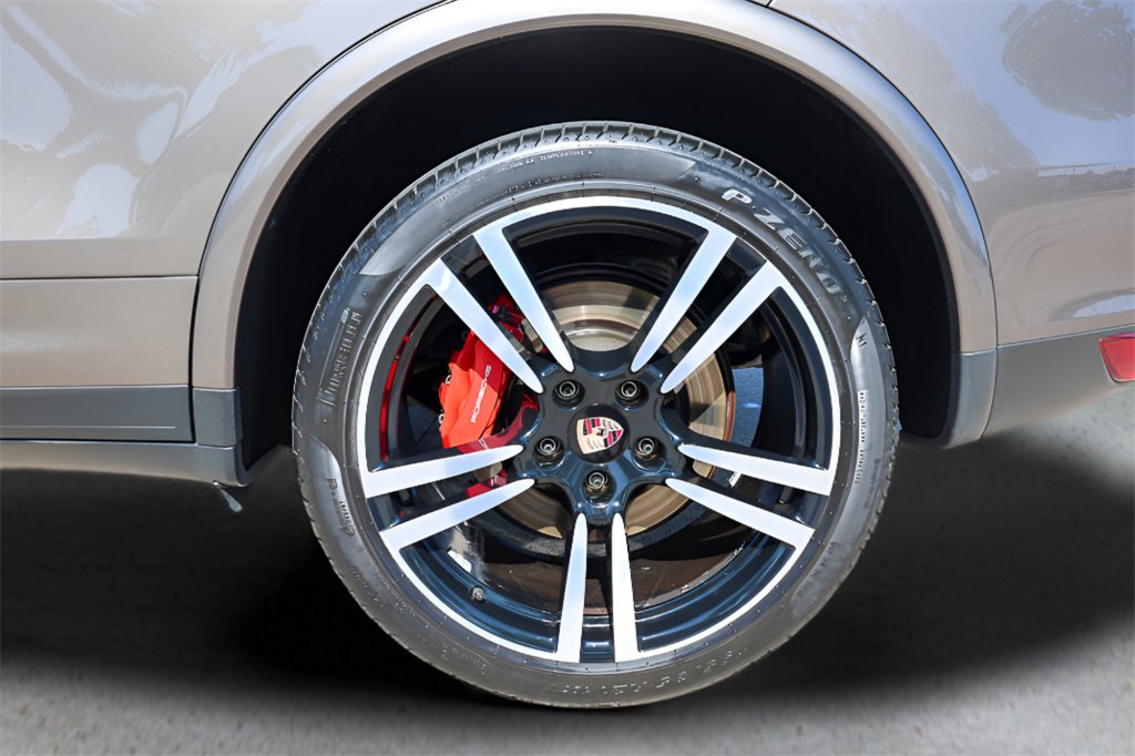 Used 2014 Porsche Cayenne Turbo S image 42