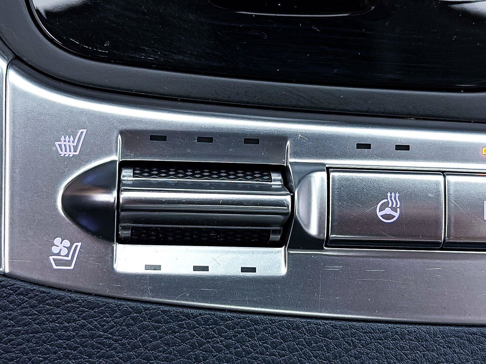 Used 2025 Kia Carnival SX Prestige FWD image 38