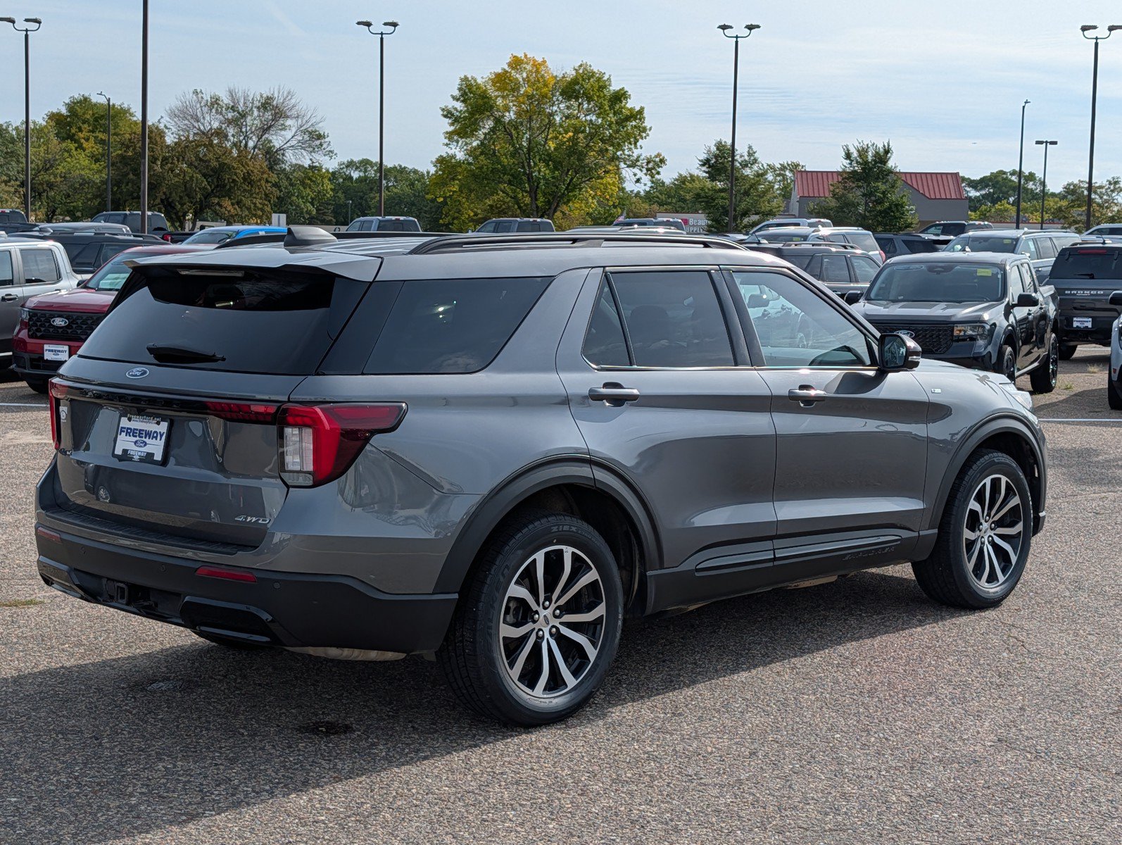 Used 2025 Ford Explorer ST-Line AWD/4WD image 5