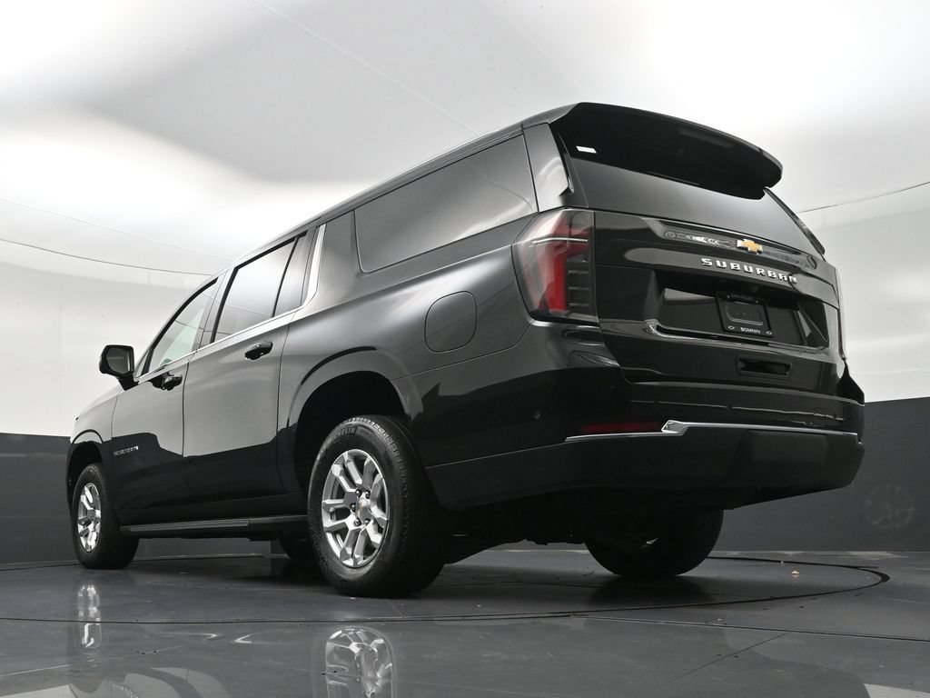 Used 2025 Chevrolet Suburban LS RWD image 30