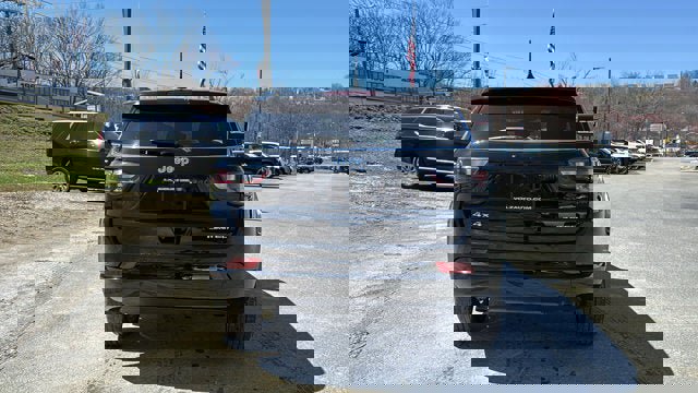 Certified 2025 Jeep Compass Limited w/ Elite Group AWD/4WD image 7