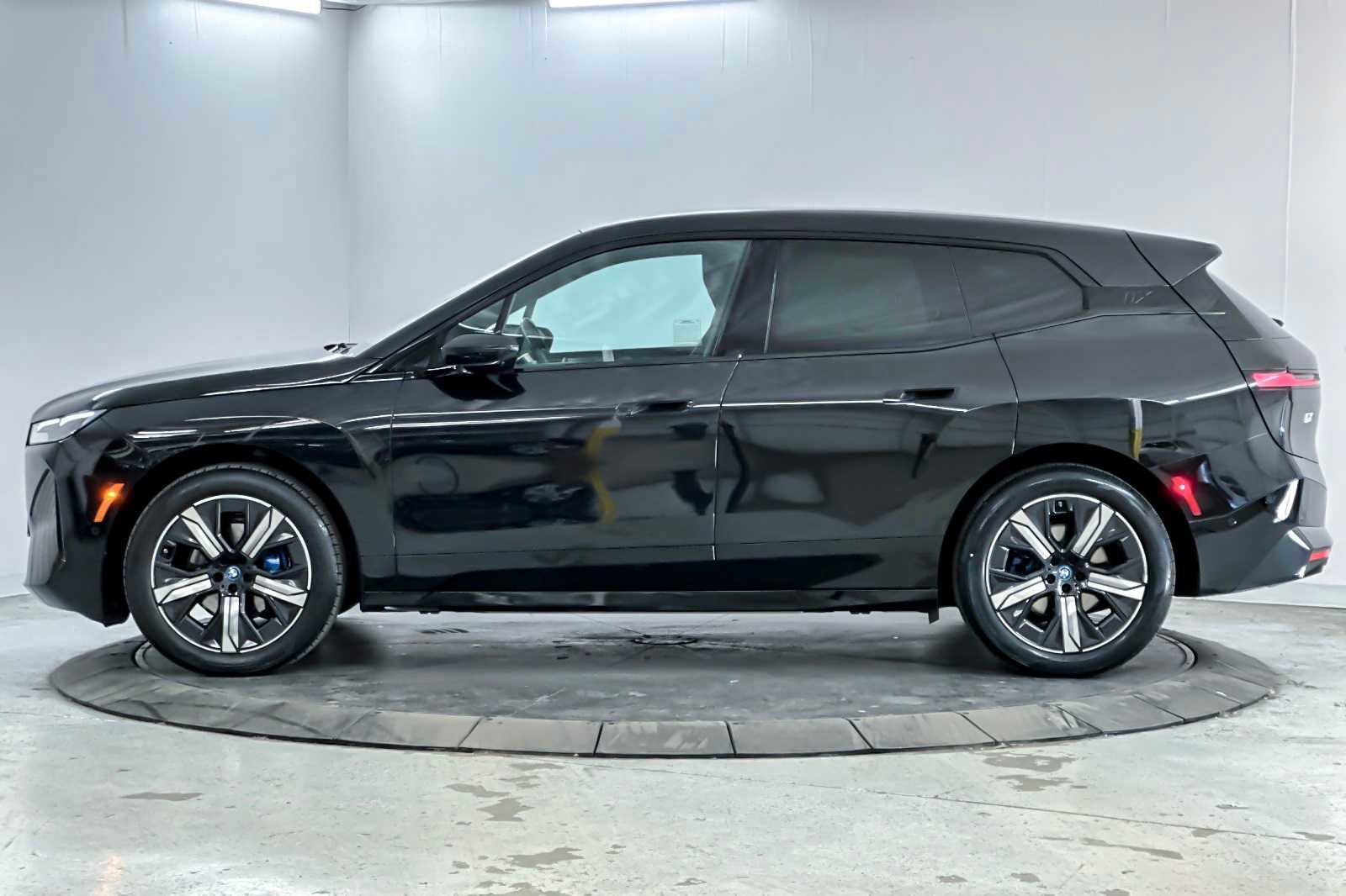 Used 2024 BMW iX xDrive50 w/ Sport Package image 5