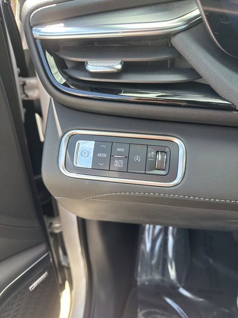Used 2025 Buick Enclave Sport Touring w/ Power Package AWD/4WD image 37