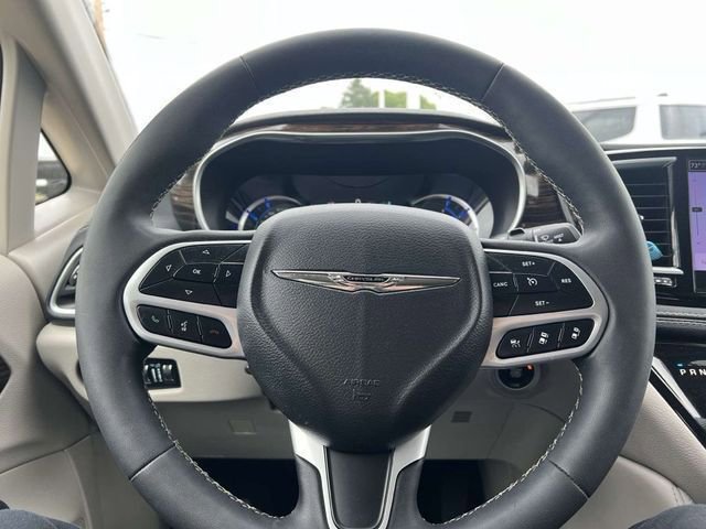 Used 2022 Chrysler Pacifica Limited image 10