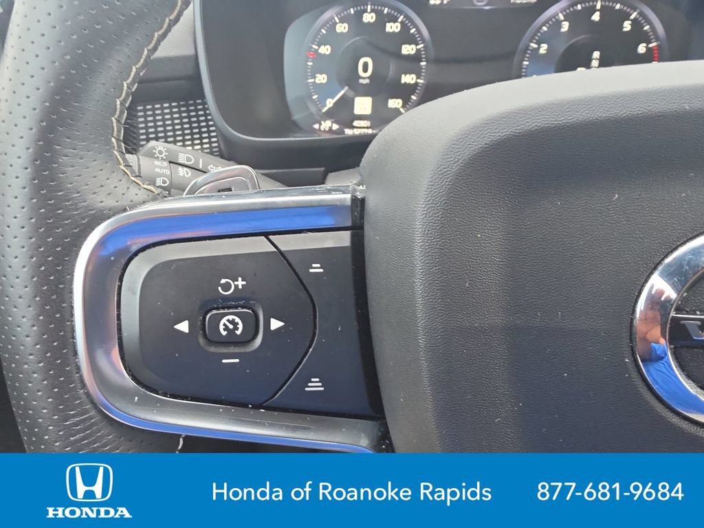 Used 2020 Volvo XC40 T4 R-Design w/ Protection Package Premier FWD image 25
