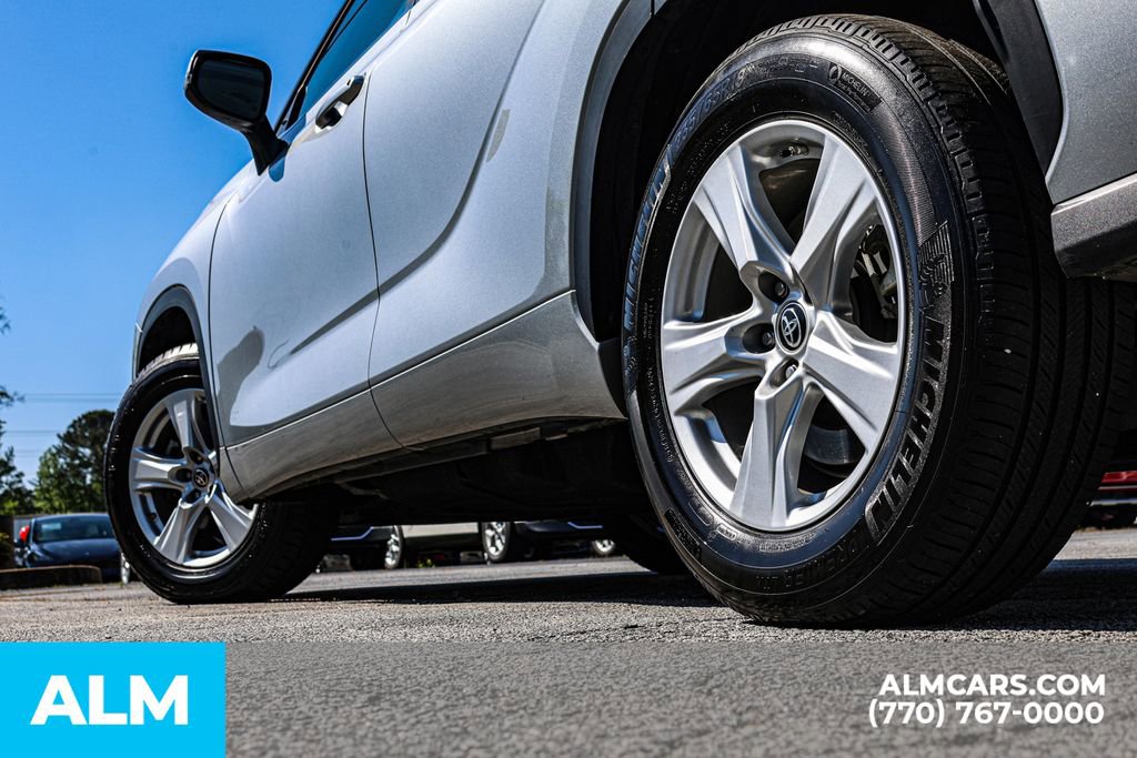 Used 2025 Toyota Highlander LE image 16