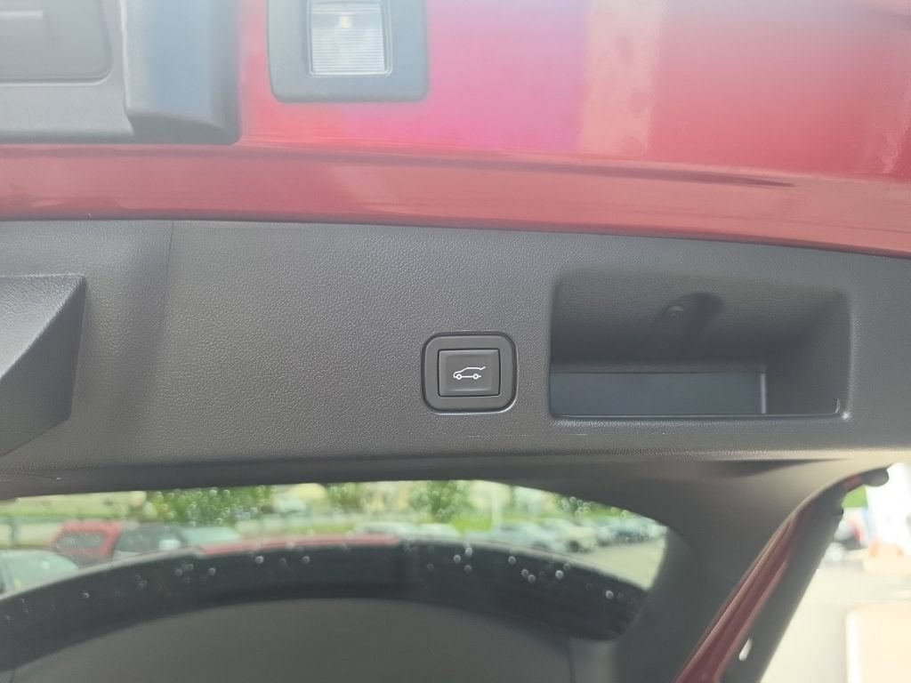 Certified 2025 Chevrolet Equinox EV LT AWD/4WD image 18
