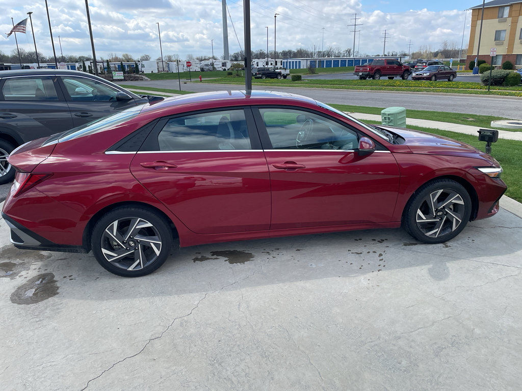 Certified 2025 Hyundai Elantra Limited FWD image 6