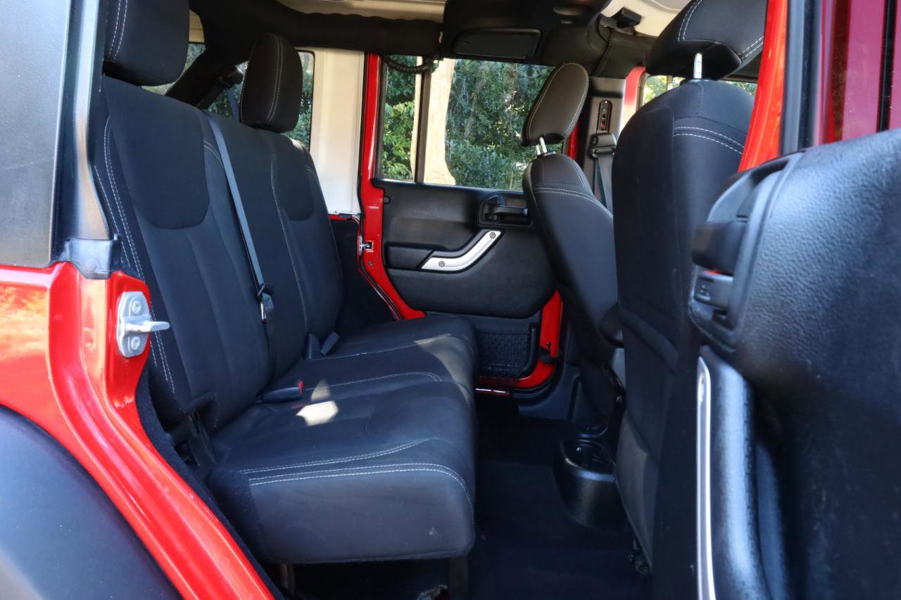 Used 2018 Jeep Wrangler Unlimited Rubicon w/ Cold Weather Group AWD/4WD image 38
