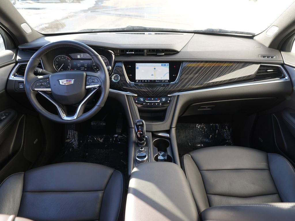 Used 2025 Cadillac XT6 Premium Luxury image 28