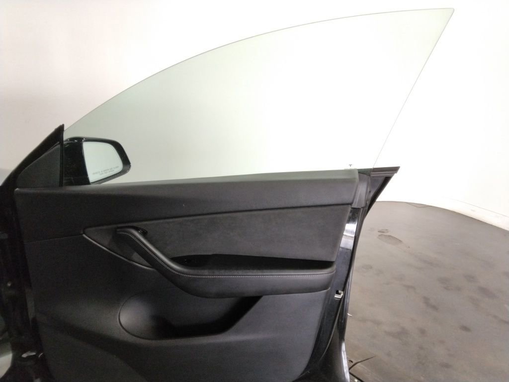 Used 2021 Tesla Model Y Long Range image 38