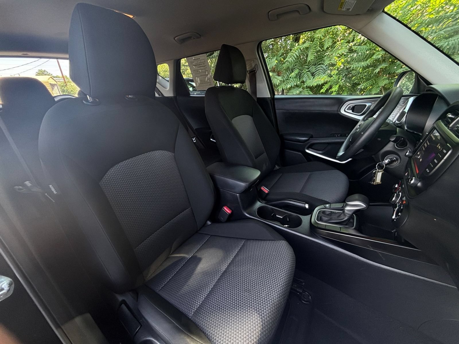 Used 2025 Kia Soul LX w/ LX Technology Package FWD image 32