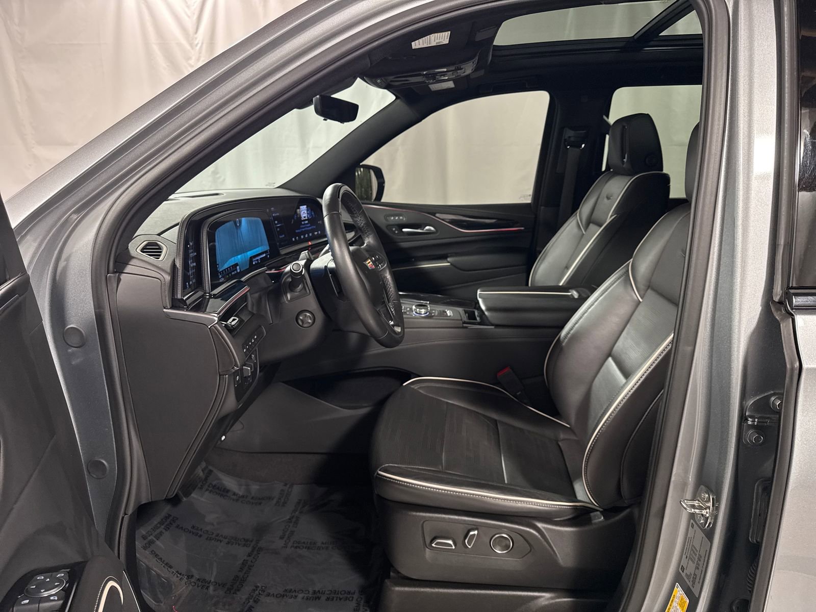 Used 2024 Cadillac Escalade Sport AWD/4WD image 3